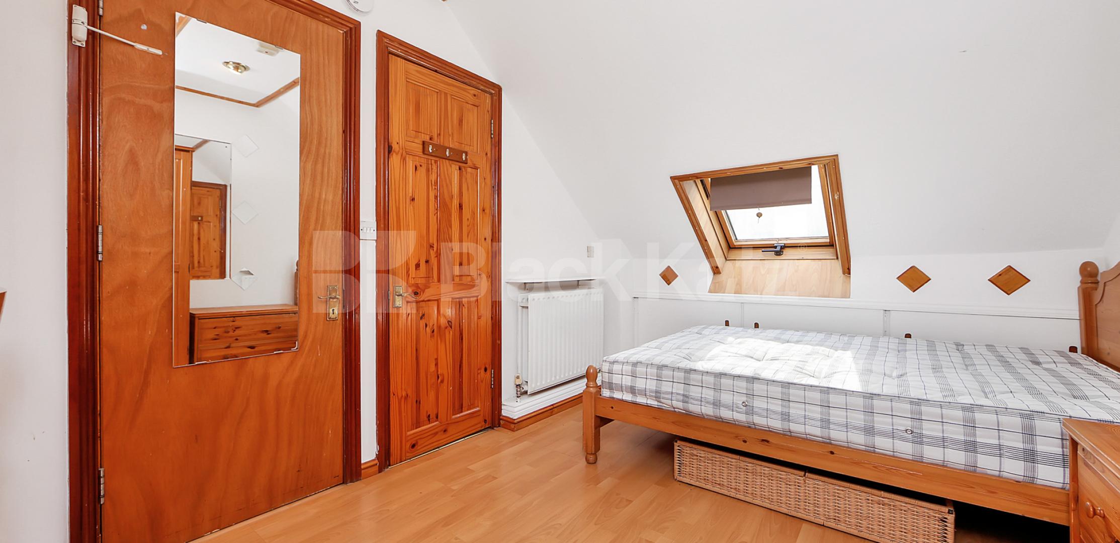 			LET , 5 Bedroom, 1 bath, 1 reception House			 Trundleys Road , Surrey Quays